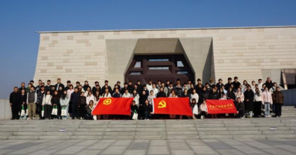 我校开展“研学古城承文脉 实践育人启新程”主题党日、团日活动